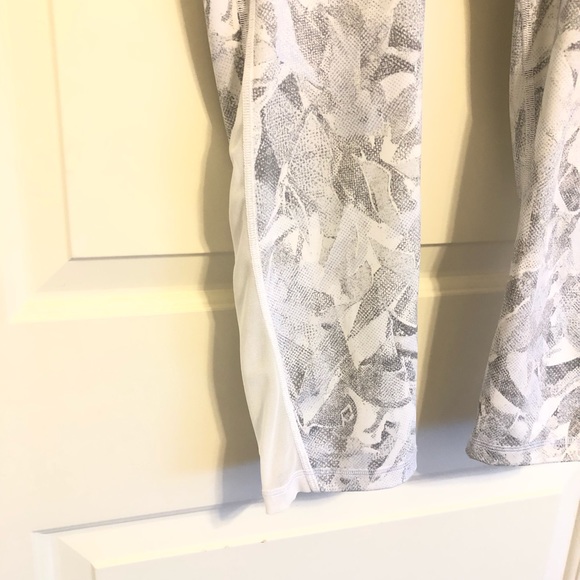 Lululemon Train Times Crop - Picture 4 of 6